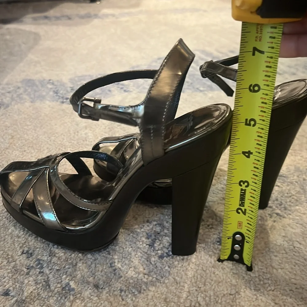 BURBERRY Leather Ankle Strap Sandals - Picture 4 of 5
